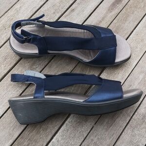 Naot navy sandals